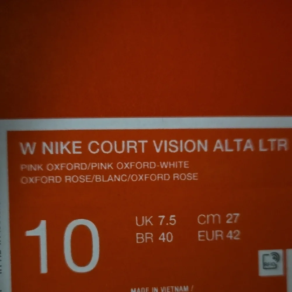 Nike Women's Cream Sneakers - Picture 2 of 10